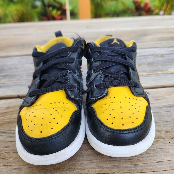 Jordan Retro 1 Low EasyOn Sneakers DR9747-072 Black/Yellow 10C Toddler Kid's - Picture 5 of 15